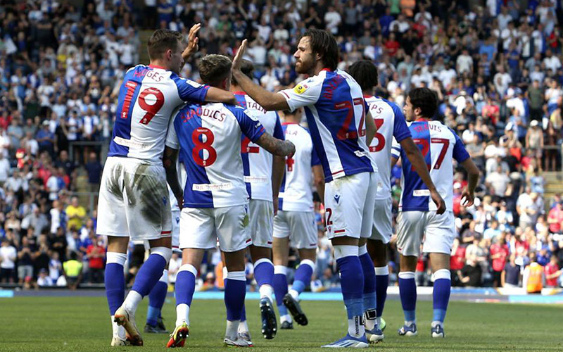 reading-vs-blackburn-0200-ngay-18-8-2022-1