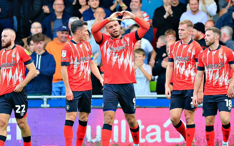 luton-vs-reading-0245-ngay-2-11-2022-1